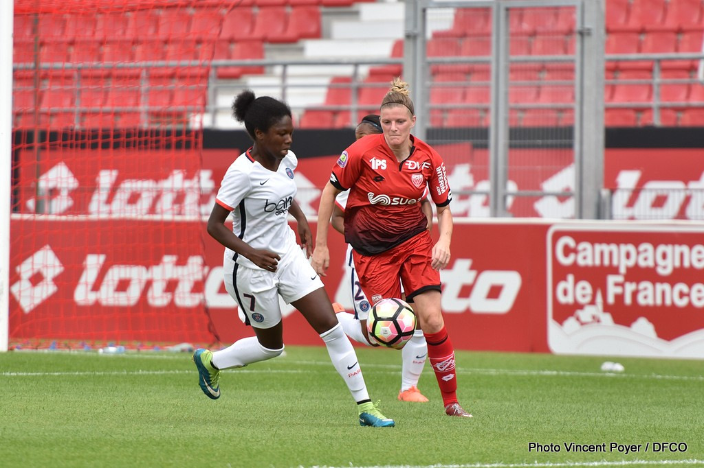 Diallo devant Bultel (photo Vincent Poyer/DFCO)