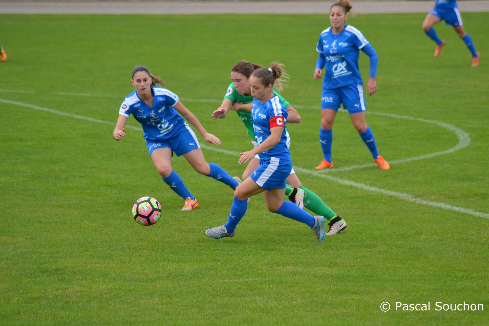 Audrey Chaumette, ici derrière Anaïs Dumont, a ouvert le score (photo Pascal Souchon)