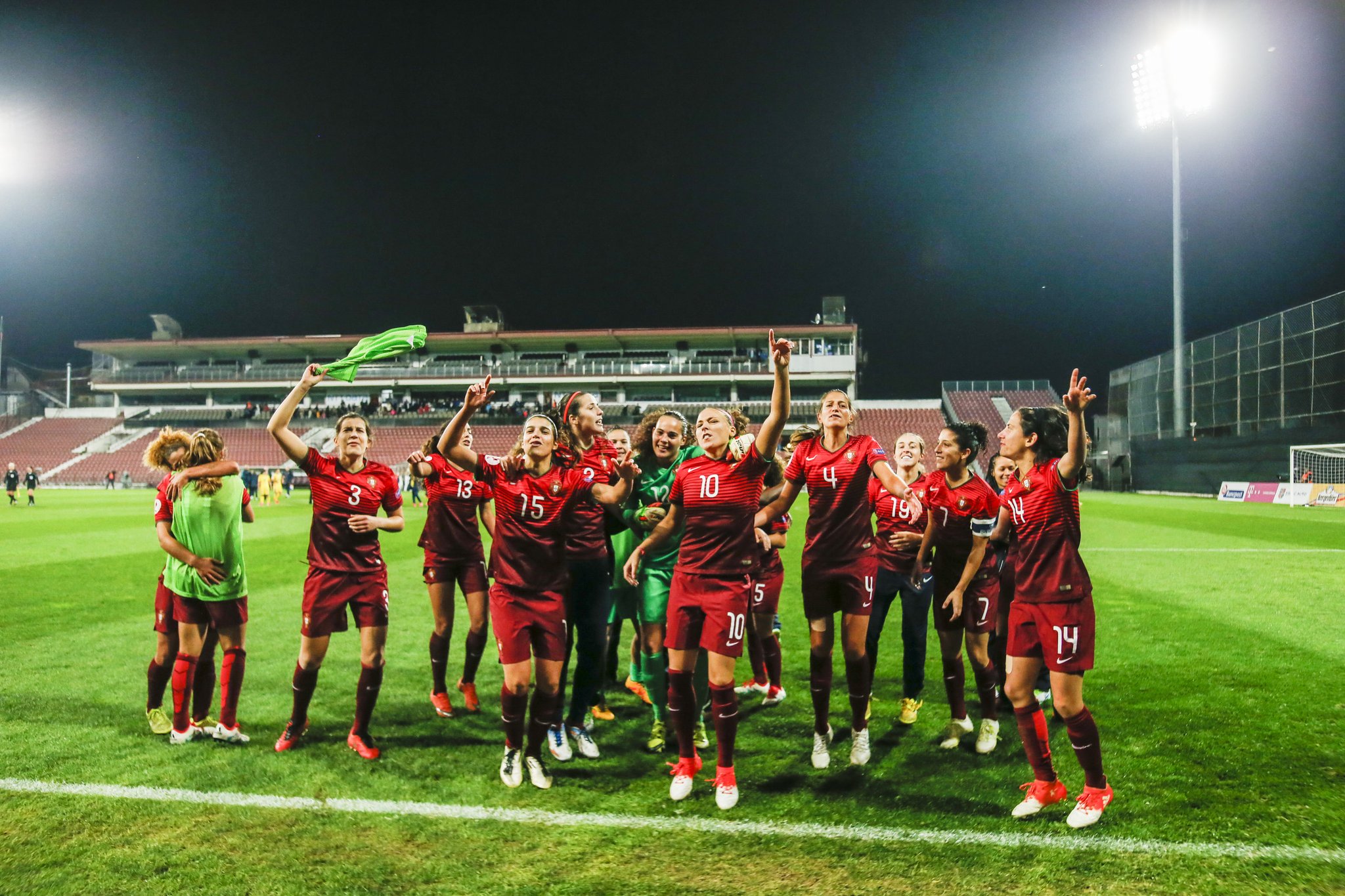 Les Portugaises fêtent cette qualification historique (photo FPF) Les Portugaises fêtent cette qualification historique (photo FPF)