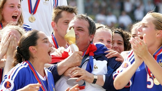 2003, première ligne au palmarès (photo UEFA.com) 2003, première ligne au palmarès (photo UEFA.com)