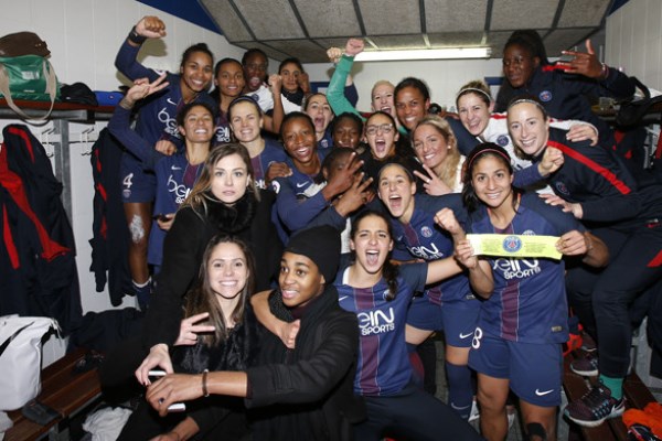 La joie dans le vestiaire parisien (photo TeamPics/PSG.fr)