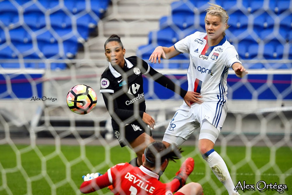 Hegerberg signe un doublé (photo Alex Ortega)