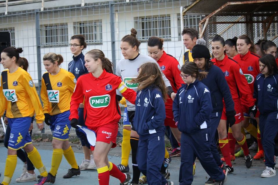 l'ASPTT Albi (ici en rouge face à Montauban en coupe de France) accompagne ses joueuses dans leur projet professionnel extra-football.