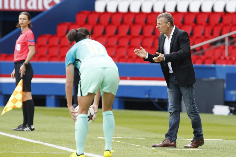 Patrice Lair a félicité le travail de ses joueuses, justement récompensées (photo TeamPics/PSG)