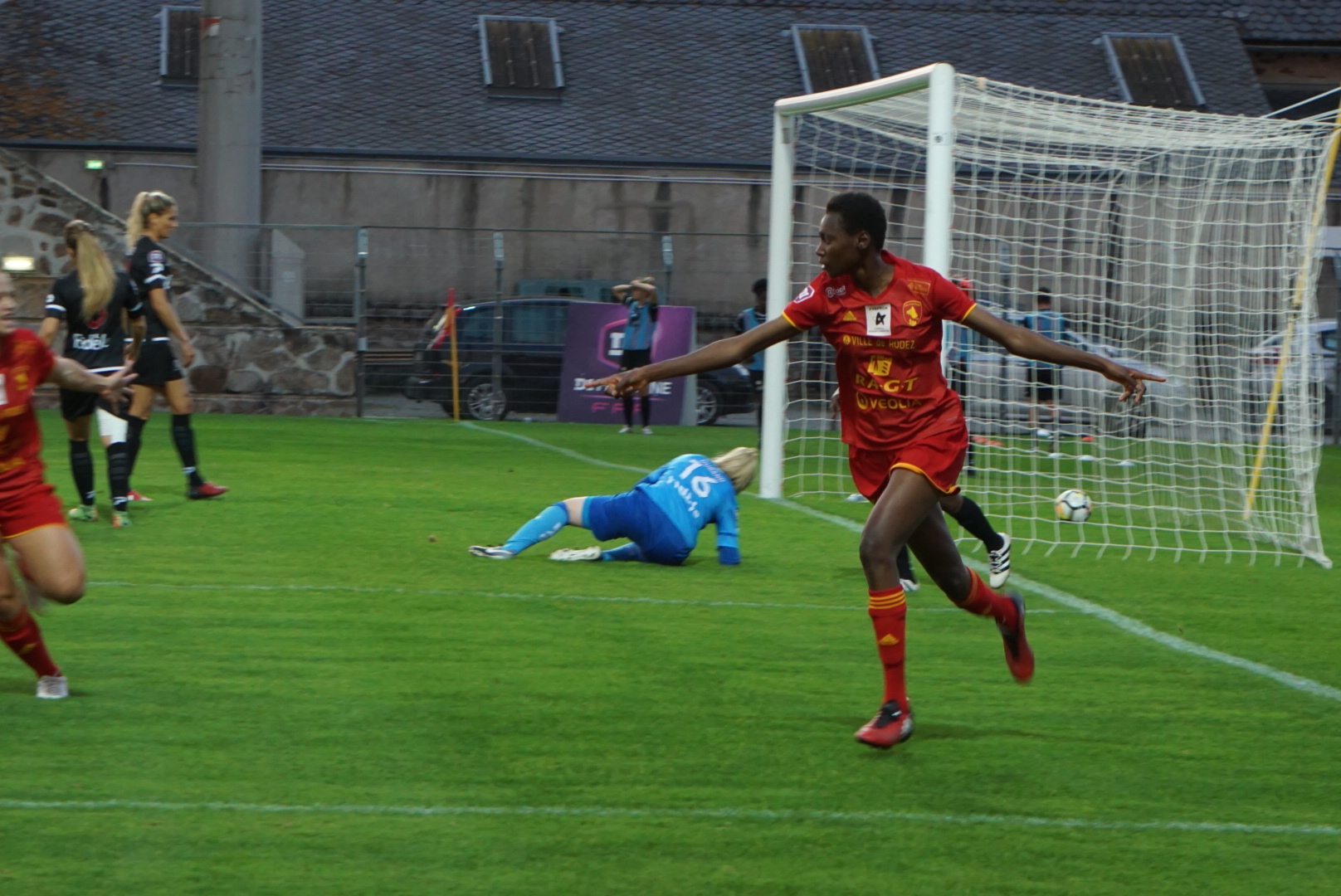 Mabomba égalise pour Rodez (photo footofeminin.fr)