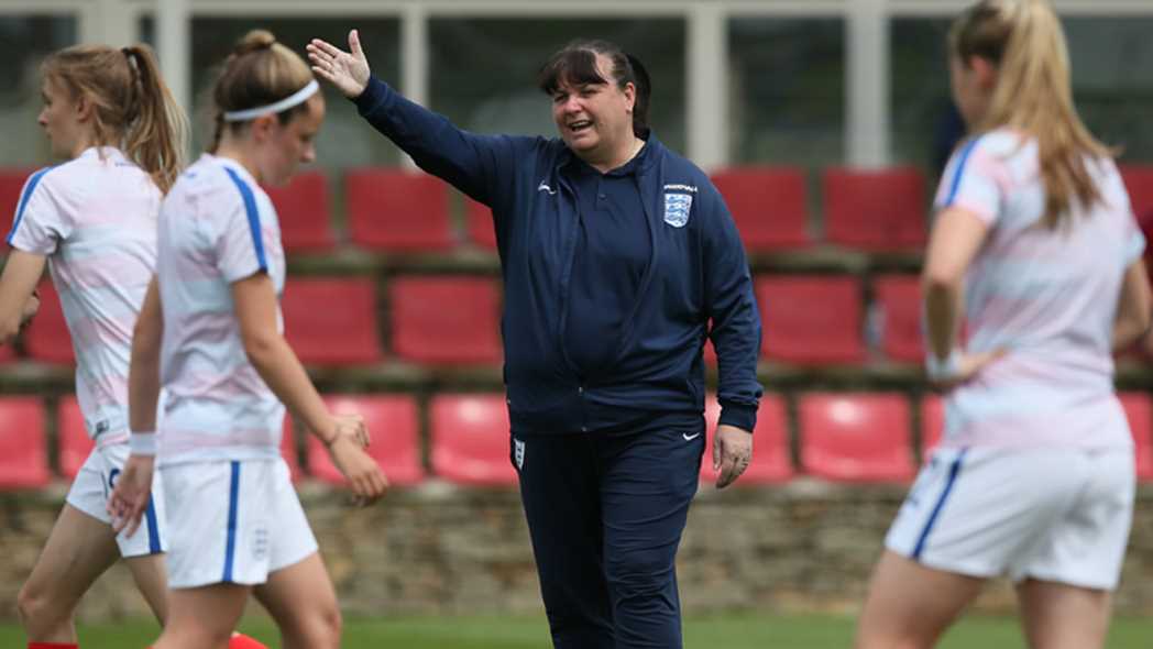 Mo Marley s'occupe de la sélection U19 depuis 2001 et a joué 42 fois avec la sélection A (photo FA) Mo Marley s'occupe de la sélection U19 depuis 2001 et a joué 42 fois avec la sélection A (photo FA)