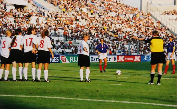 16 août 2000, la France de Soubeyrand et Diacre joue au stade Vélodrome (photo H Galand/FFF)