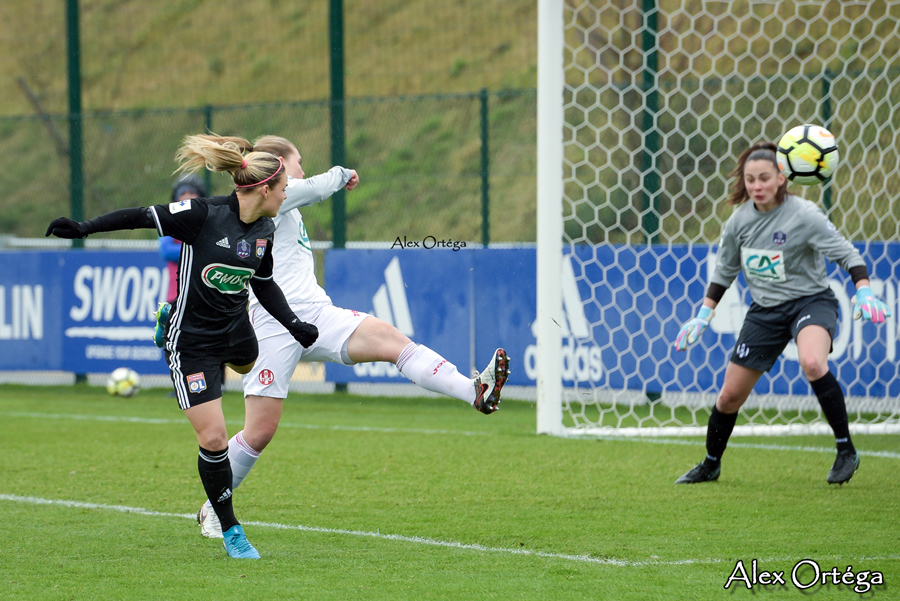 #D1F - Eugénie LE SOMMER : «Le but de mes rêves : un retourné acrobatique »