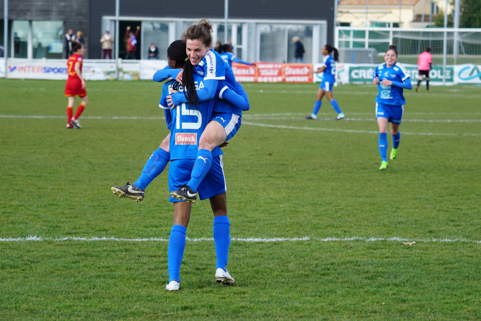 Babinga et Bourgouin se congratulent (photo footofeminin)