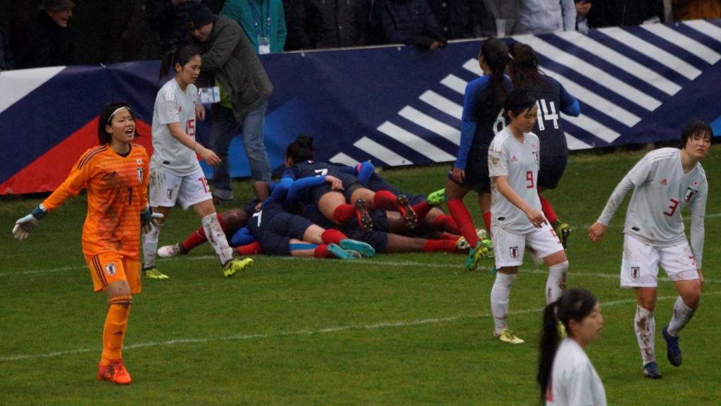 La joie tricolore sur le deuxième but français (photo Sébastien Duret)