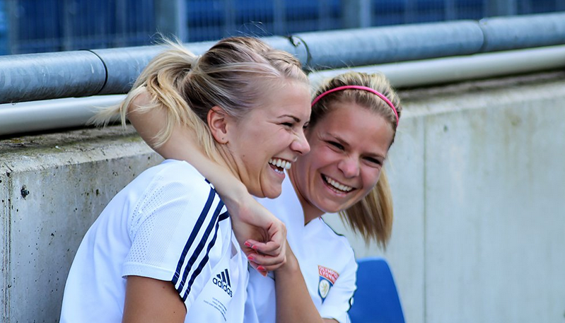 Décontraction pour Hegerberg et Le Sommer hier soir (photo RCSA) Décontraction pour Hegerberg et Le Sommer hier soir (photo RCSA)