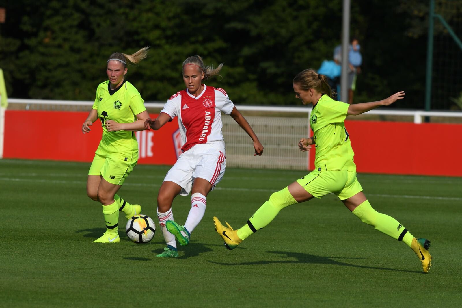 Courte défaite pour le LOSC (photo club)