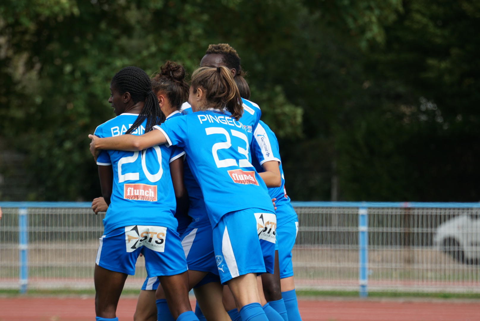 Dumont emmène Soyaux à la victoire (photo footofeminin) Dumont emmène Soyaux à la victoire (photo footofeminin)