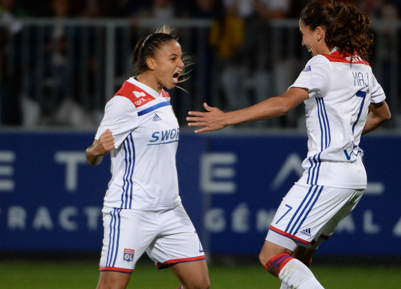 Cascarino félicitée par Majri Cascarino félicitée par Majri