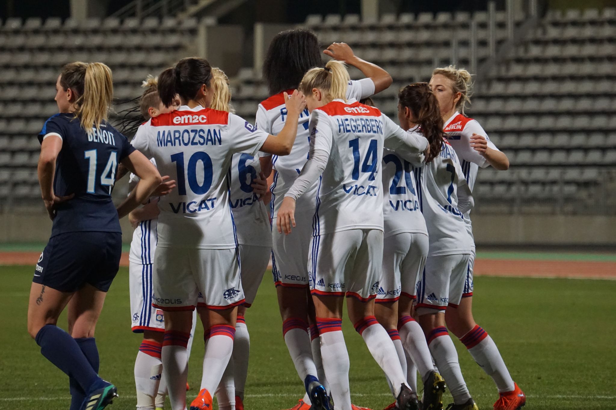 #D1F - Match en retard : L'OL s'impose face au PARIS FC et repasse leader