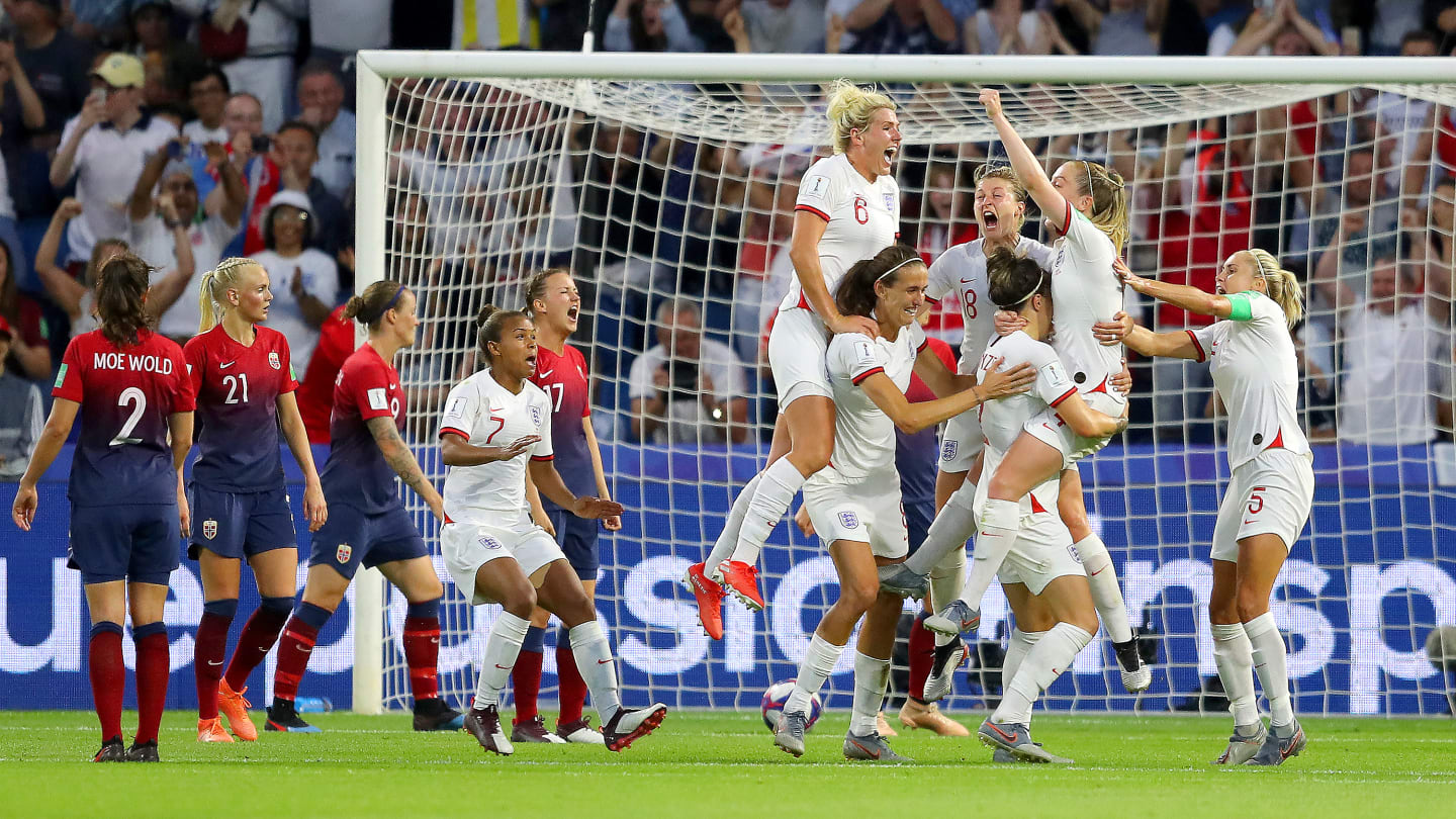 La solide équipe anglaise se congratule (photo FIFA.com)