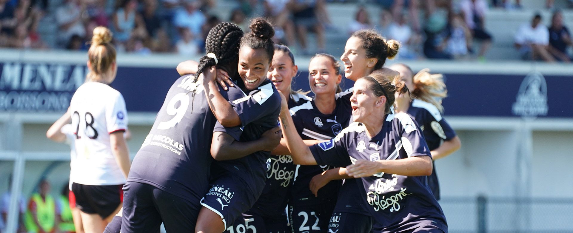 Shaw félicitée par Jaurena (photo FCGB)