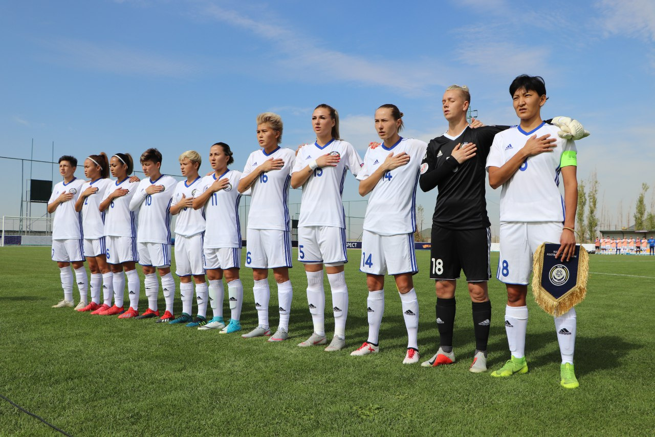 Bleues - KAZAKHSTAN, qui es-tu ?