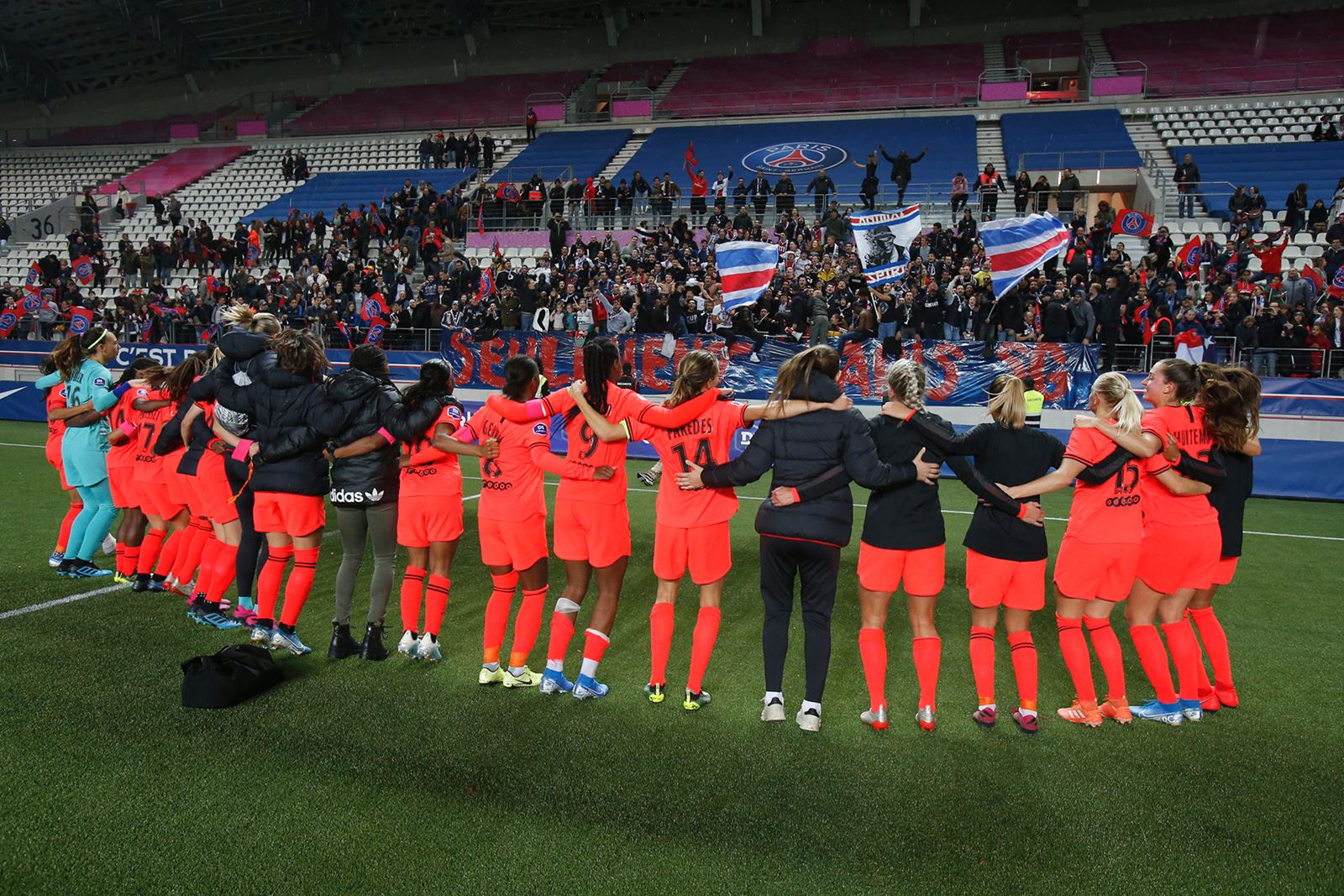 Les Parisiennes comptent sur un contingent régulier d'Ultras lors de leurs matchs (photo PSG.fr)