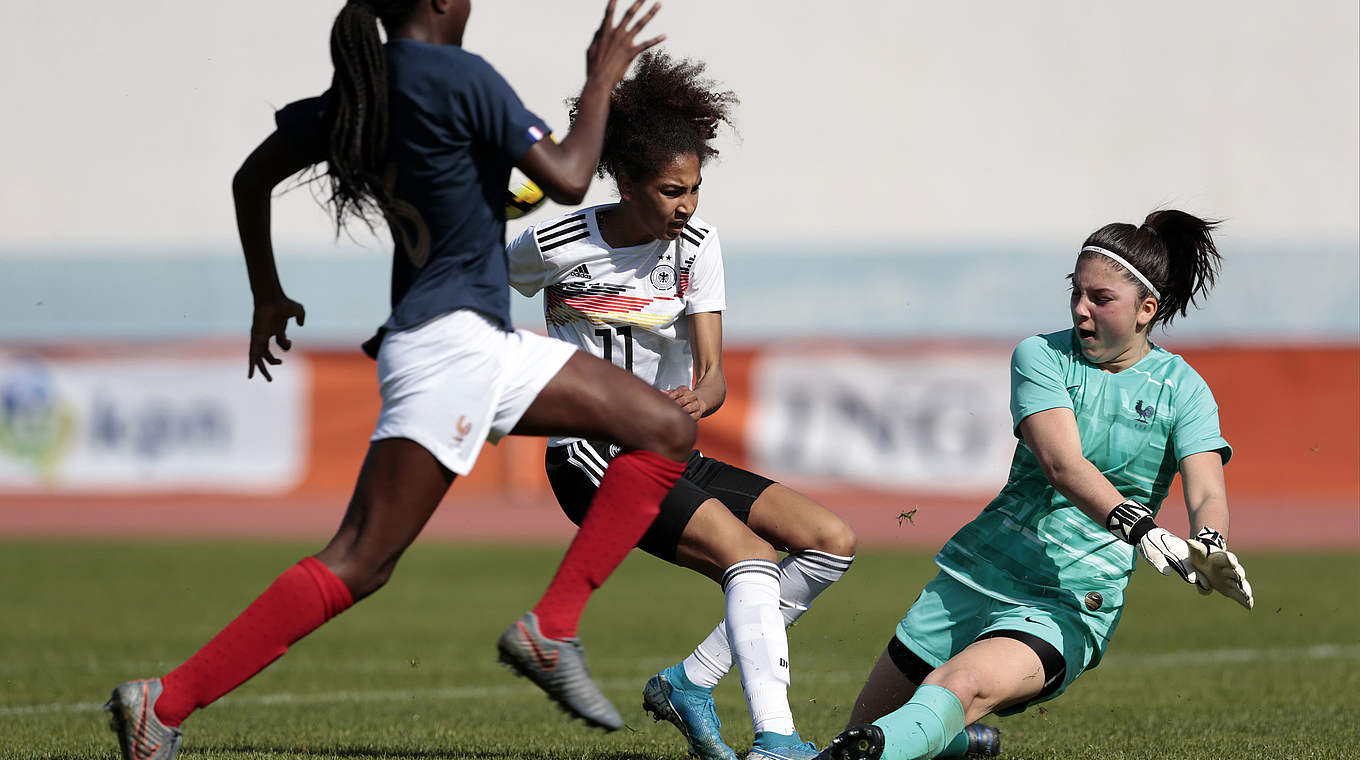 Emma Francart s'interpose devant Cora Zicai (photo DFB) Emma Francart s'interpose devant Cora Zicai (photo DFB)