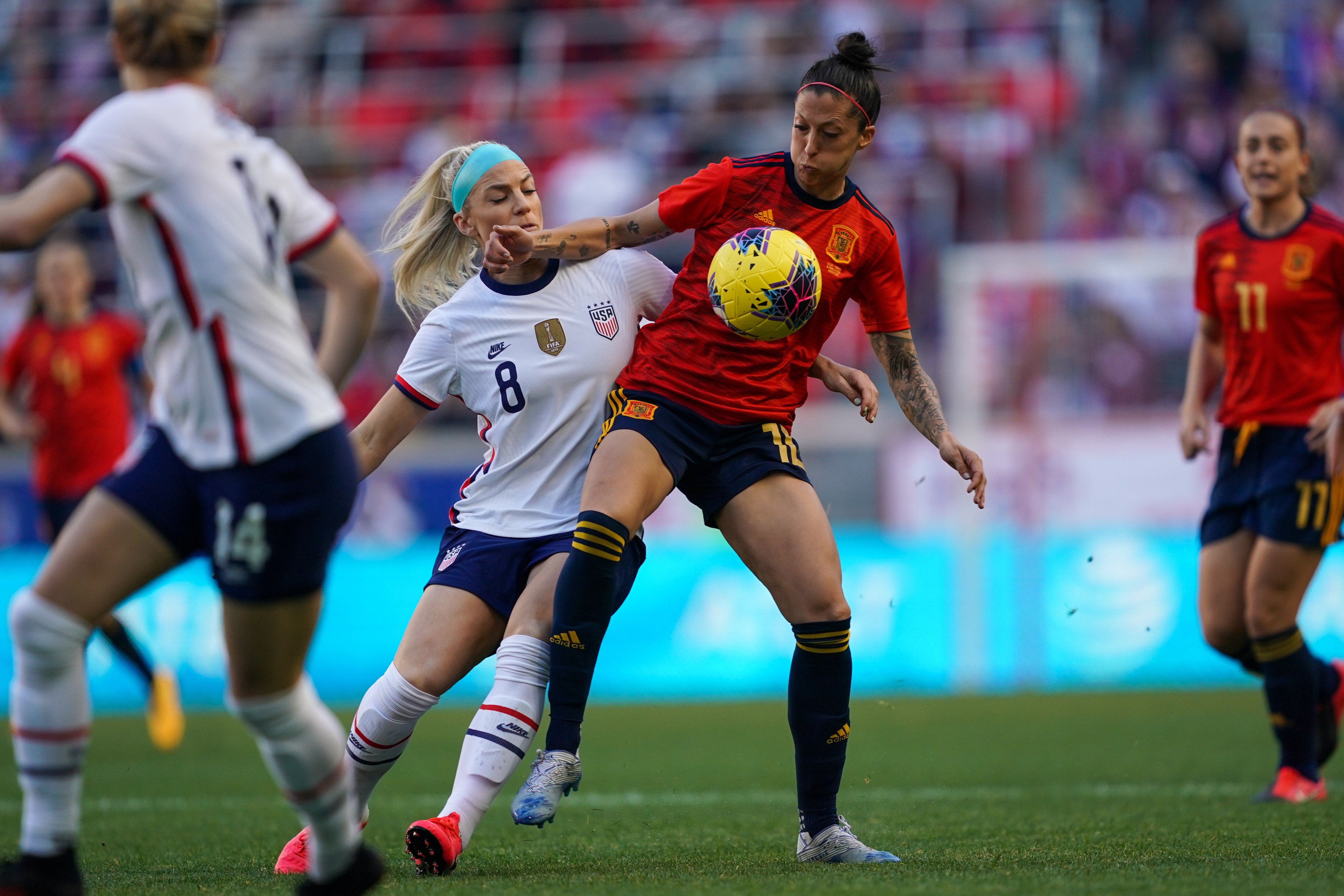 Ertz (n°8) ici au duel avec Hermoso a inscrit le but décisif à la 87e (photo RFEF)