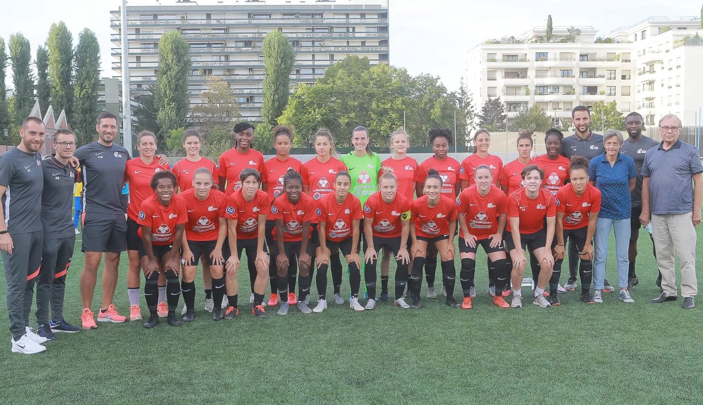 Le groupe isséen sur le stade Le Gallo (photo Patrick Vielcanet/GPSO Issy)