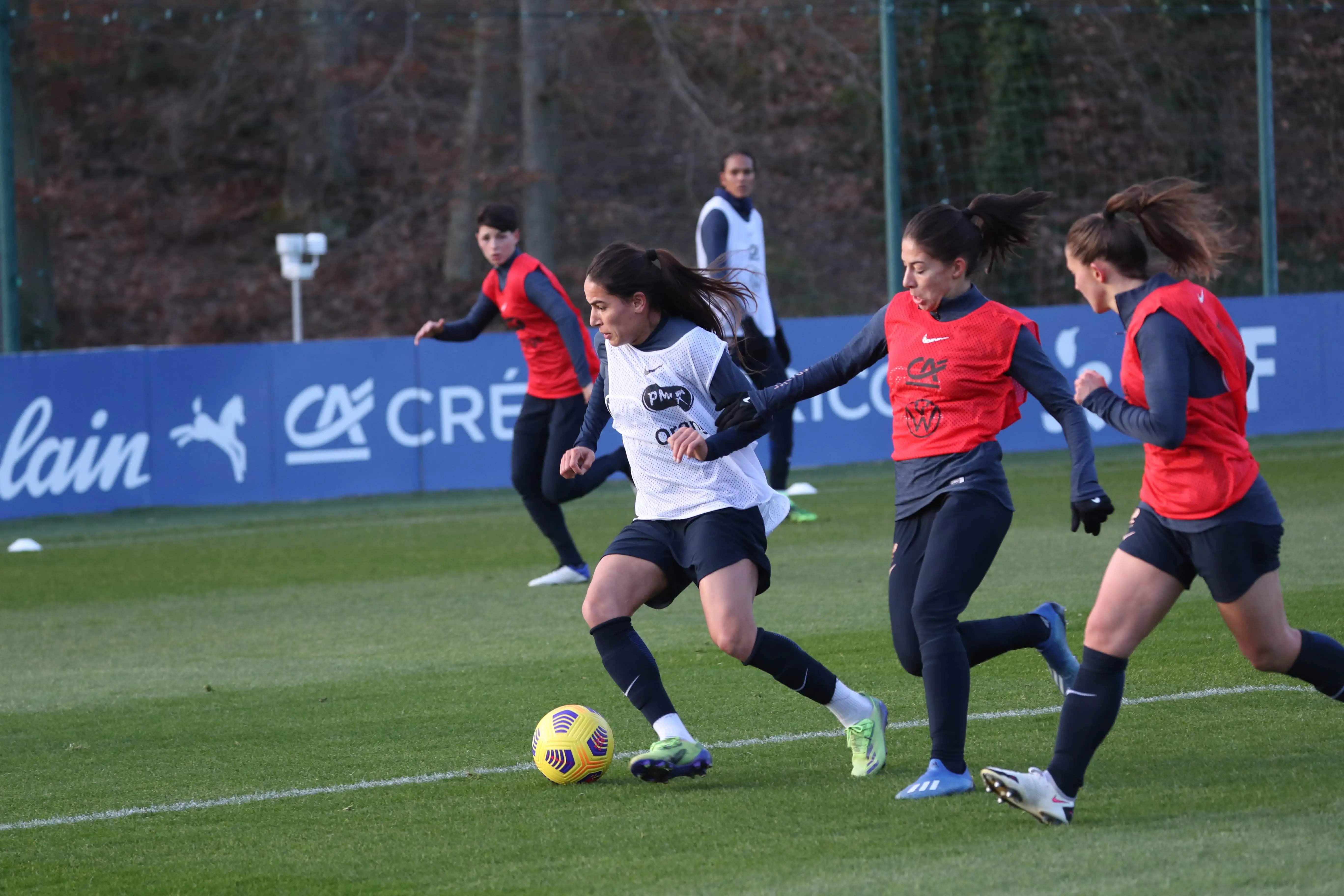 Les Bleues vont finalement continuer à se préparer à Clairefontaine (photo FFF) Les Bleues vont finalement continuer à se préparer à Clairefontaine (photo FFF)