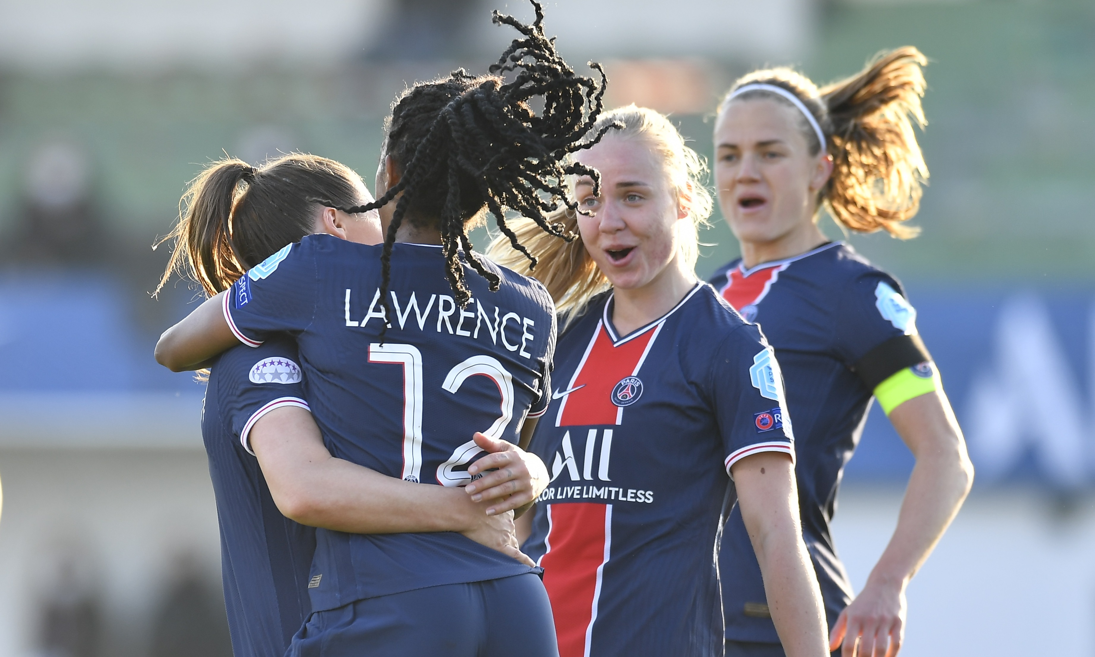 Lawrence buteuse de la tête (photo PSG) Lawrence buteuse de la tête (photo PSG)