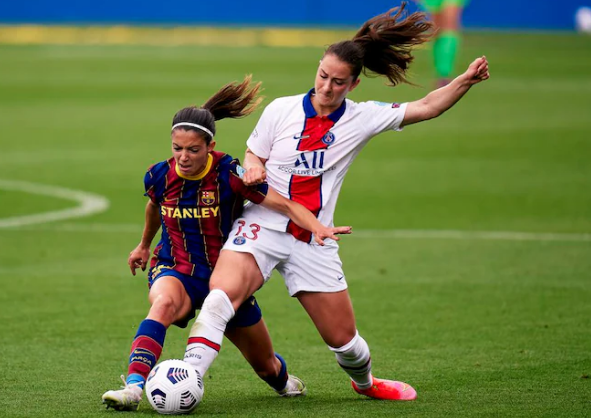 Däbritz tente d'intervenir (photo UEFA.com) Däbritz tente d'intervenir (photo UEFA.com)