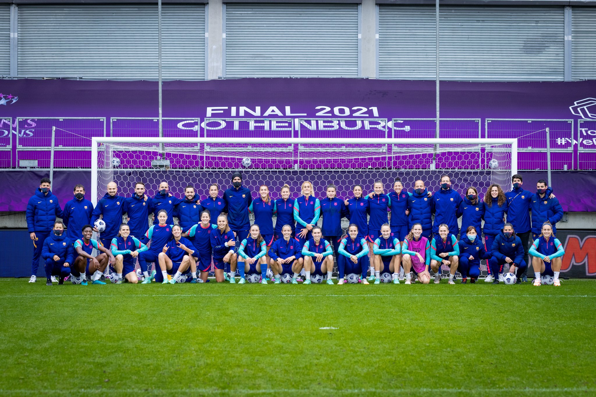 Les Barcelonaises sur la pelouse de Göteborg (photo FCB)