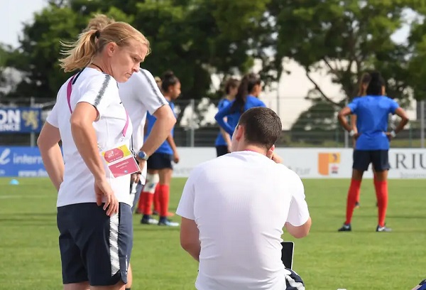 Sandrine Ringler, après avoir été adjointe de Stéphane Pilard et Gilles Eyquem en U19, dirigera la sélection, avec Emilie Dos Santos en adjointe (photo FFF.fr)