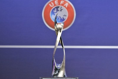 Le nouveau trophée U19 (photo UEFA)