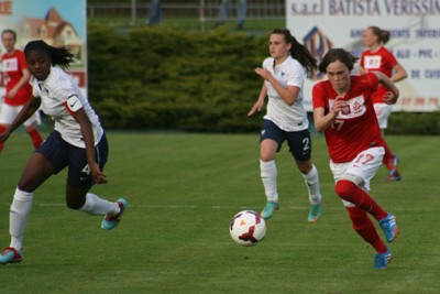 Le doublé de la Polonaise Ewa Pajor, à droite, a fait très mal Le doublé de la Polonaise Ewa Pajor, à droite, a fait très mal