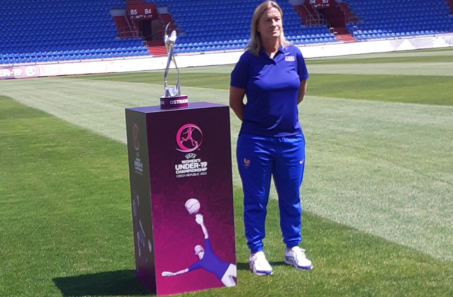 Sandrine Ringler avec le trophée (photo Sylvain Jamet)