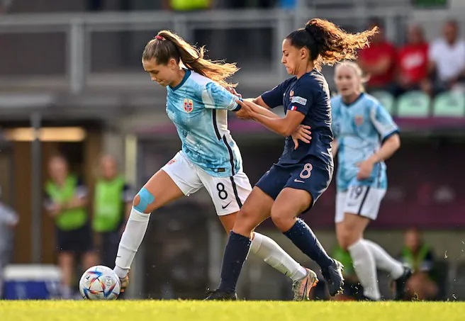 Dirdal et Kbida en action (photo UEFA.com)