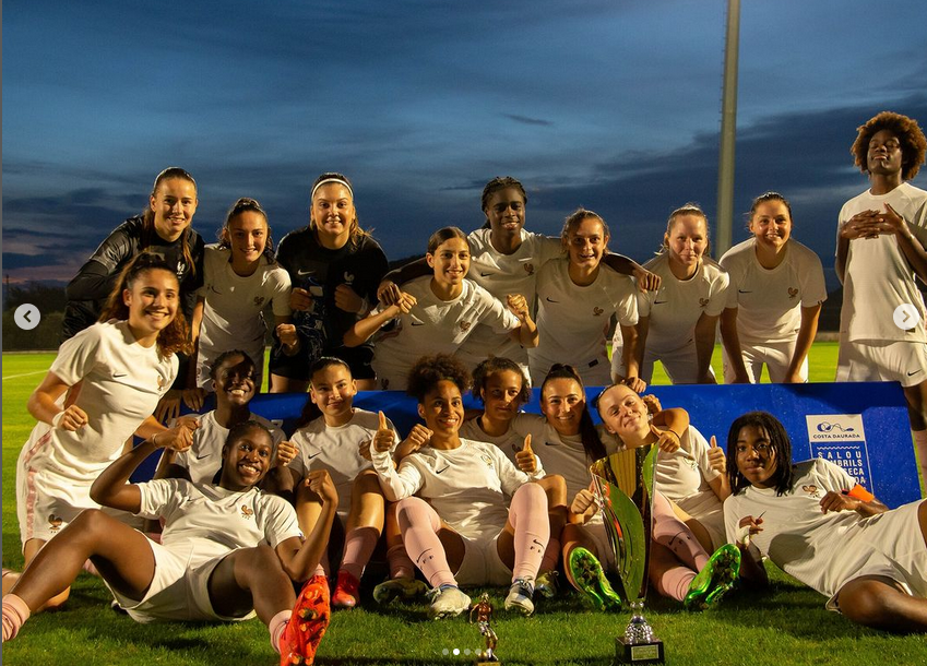 Les Bleuettes fêtent leur double victoire (photo Costa Daurada Trophy)