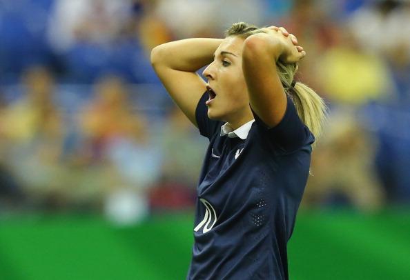 Toute la détresse de Claire Lavogez après la défaite des Bleuettes face à l'Allemagne en demi-finale de la Coupe du monde U20 (Photos fifa.com)