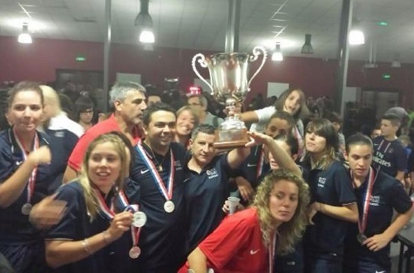 Albi a reçu samedi soir le trophée de Champion de France de D2 décroché la saison dernière devant Issy et Metz (photo club) Albi a reçu samedi soir le trophée de Champion de France de D2 décroché la saison dernière devant Issy et Metz (photo club)