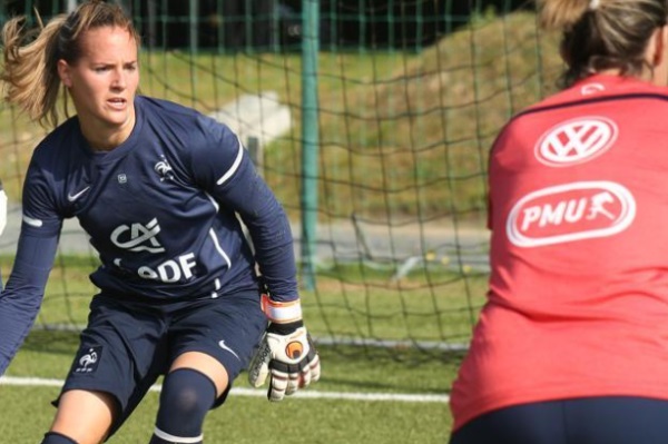 Méline Gérard découvre les Bleues (photo FFF)