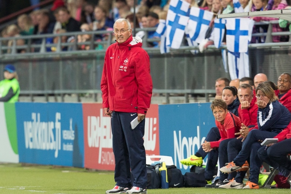 Philippe Bergerôo a donné des consignes jusqu'au coup de sifflet final (photo E Baledent/LMP) Philippe Bergerôo a donné des consignes jusqu'au coup de sifflet final (photo E Baledent/LMP)