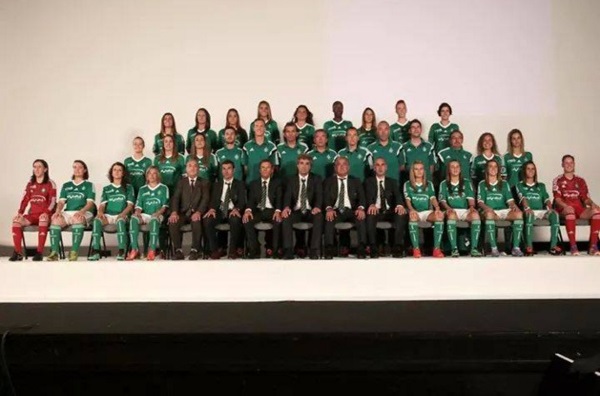 Les Amazones pour la photo officielle Les Amazones pour la photo officielle