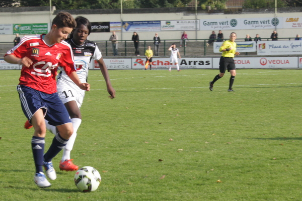 Excellente et dynamique entrée de la jeune Lisa Fragoli, ici au duel avec l'ex-Arrageoise Aminata Diallo. Excellente et dynamique entrée de la jeune Lisa Fragoli, ici au duel avec l'ex-Arrageoise Aminata Diallo.