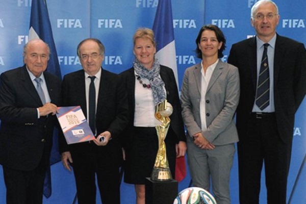 La remise officielle de la candidature de la FFF à la FIFA (photo FFF)