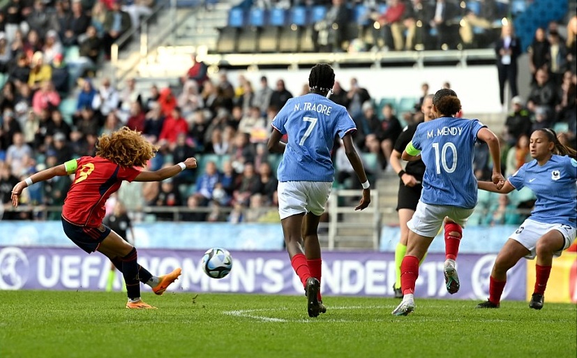 Avec un doublé en 66 secondes, Vicky López a prolongé le suspense (photo UEFA.com)