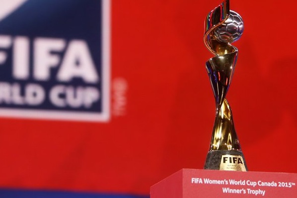 Le trophée de la FIFA de passe en France