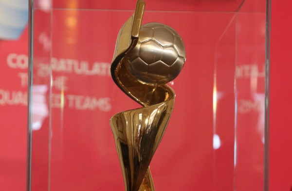 Le trophée de la Coupe du Monde 2015 (photo A Mesa/FFF)