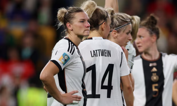 Alex Popp et l'Allemagne KO après leur élimination (photo FIFA WWC)