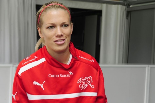 D1 - Lara DICKENMANN ne veut pas finir sa carrière en défense