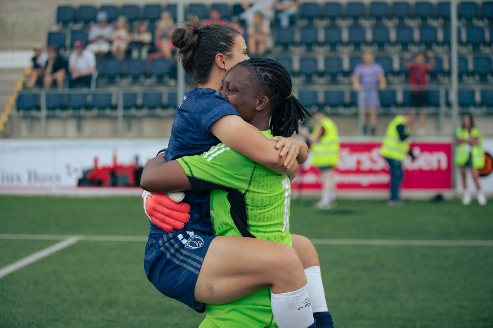 Nnadozie a repoussé deux tirs au but anglais (photo Paris FC)