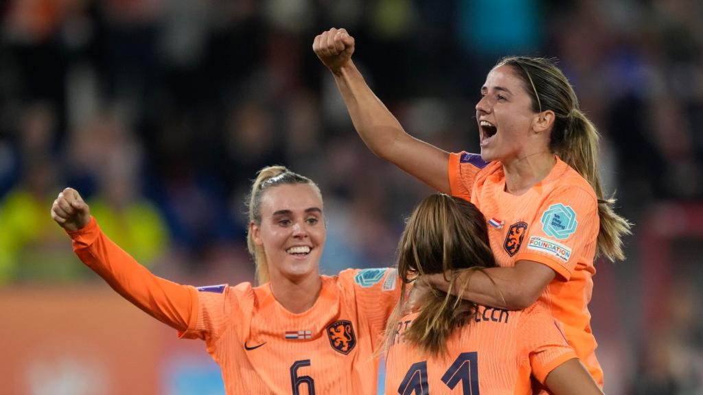 Daniëlle van de Donk et ses partenaires s'offrent les championnes d'Europe 2022 et finaliste de la Coupe du Monde 2023 (photo KNVB)